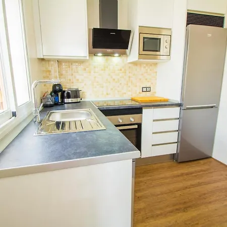 Beautiful Recently Renovated With Wifi And A C 아파트 *