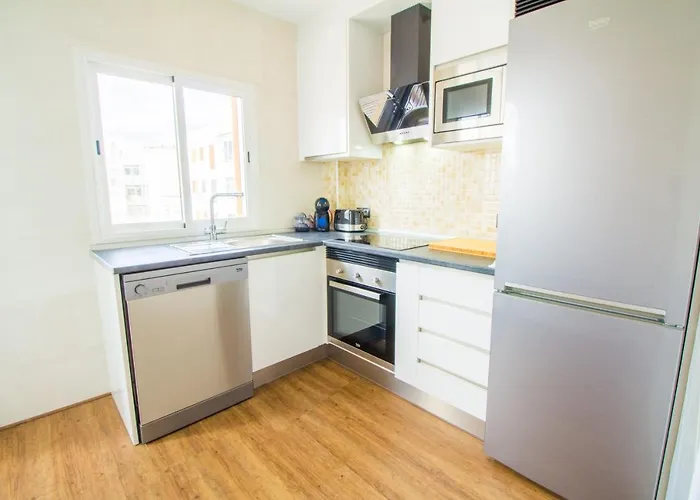 Beautiful Recently Renovated With Wifi And A C 아파트