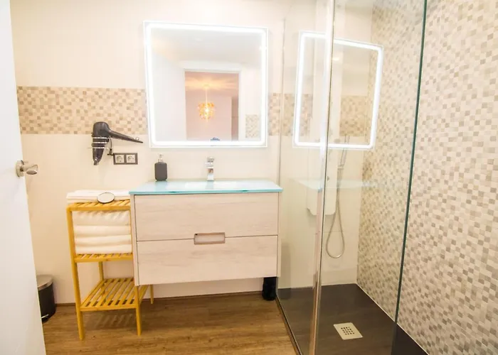 Beautiful Recently Renovated With Wifi And A C