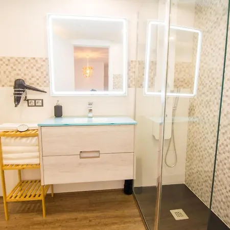 Beautiful Recently Renovated With Wifi And A C