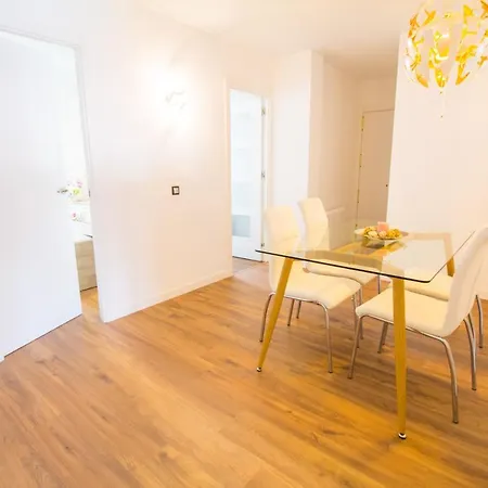 Beautiful Recently Renovated With Wifi And A C